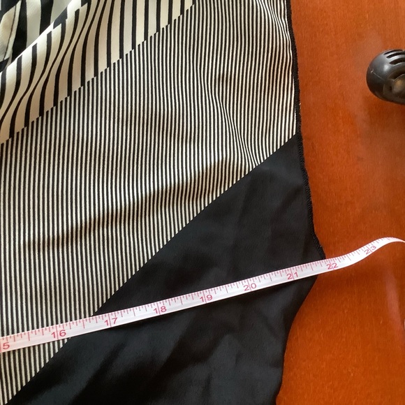 Dots blouse white and black size Large. - Picture 8 of 9